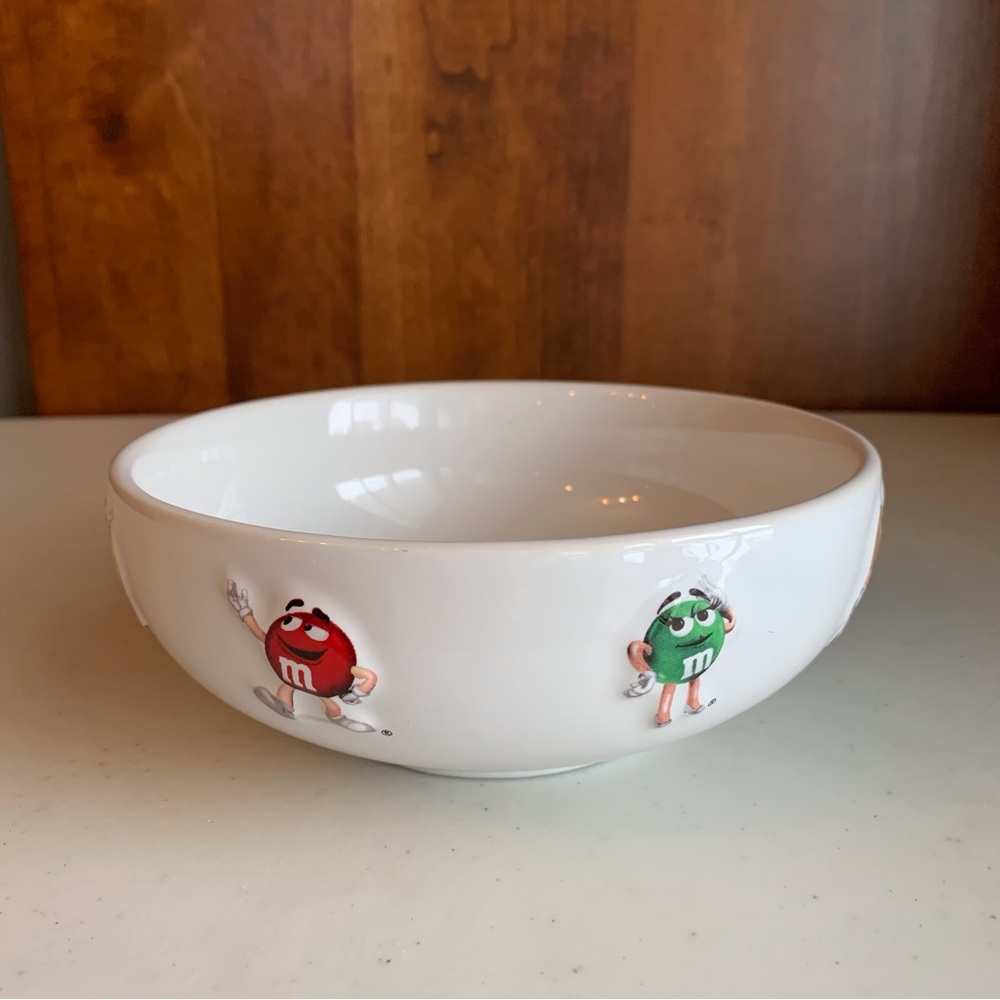 M&M Candy Dish Serving Bowl Raised Anthropomorphic Figures on Sides